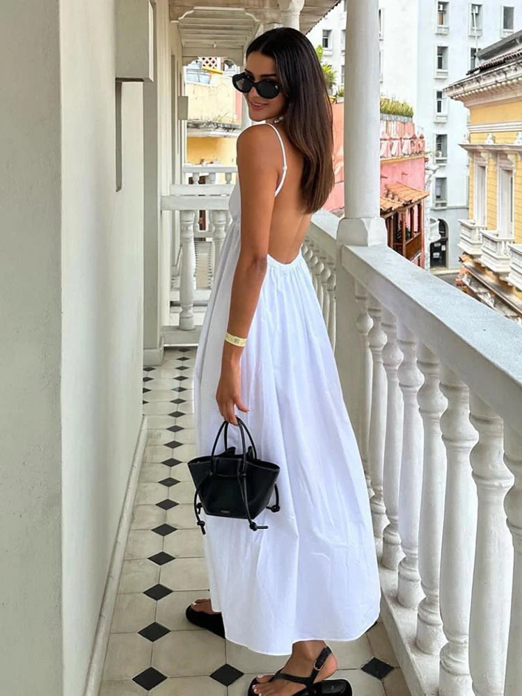 Abito lungo bianco con schiena scoperta